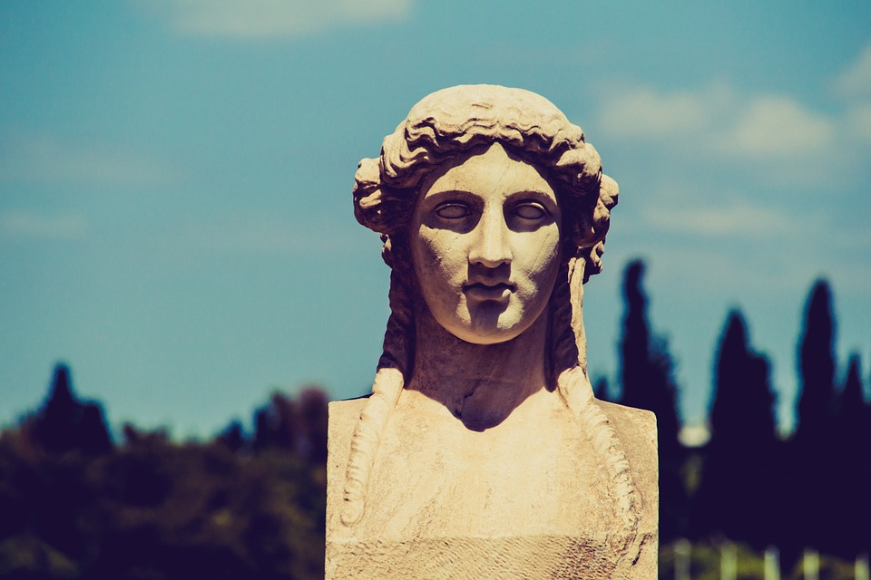 https://pixabay.com/pl/statua-twarz-grecja-stadion-ateny-1002146/